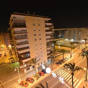 Guesting Velazquez Apartamento Cádiz